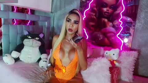 Snapshot of solange_koi chatting on March 11, 9:15 pm instagram evalunavelez1. online show from March 11, 9:15 pm