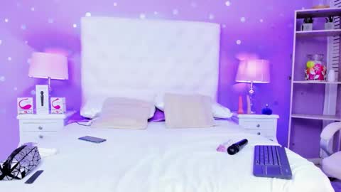 Snapshot of sophia_models chatting on January 7, 7:06 pm Sophia online show from January 7, 7:06 pm