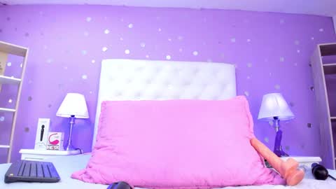 Snapshot of sophia_models chatting on October 8, 7:04 pm Sophia online show from October 8, 7:04 pm