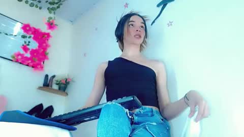 Snapshot of sophie_miaa chatting on January 19, 1:33 pm sophie_miaa online show from January 19, 1:33 pm