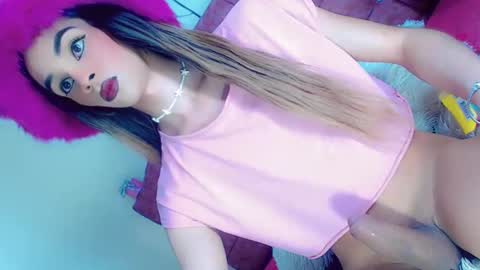 Snapshot of sophie_miaa chatting on February 21, 10:26 pm sophie_miaa online show from February 21, 10:26 pm