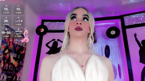 Snapshot of sophie_miaa chatting on September 29, 1:44 pm sophie_miaa online show from September 29, 1:44 pm