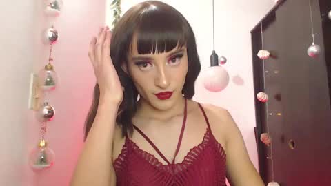 Snapshot of sophiee_s chatting on December 21, 6:02 pm Sophie online show from December 21, 6:02 pm