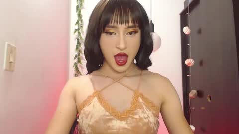 Snapshot of sophiee_s chatting on February 11, 10:18 pm Sophie online show from February 11, 10:18 pm