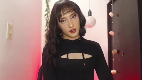 Snapshot of sophiee_s chatting on February 15, 6:55 pm Sophie online show from February 15, 6:55 pm