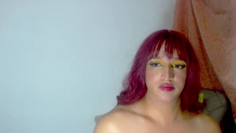 Snapshot of sophiehillsxo chatting on December 17, 12:54 pm sophiehillsxo online show from December 17, 12:54 pm