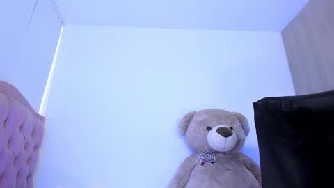 Snapshot of sophiehoney_ts chatting on December 11, 2:53 pm SAMANTHA online show from December 11, 2:53 pm