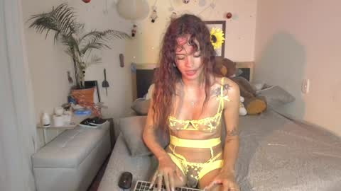 Snapshot of sophielondono21 chatting on December 14, 10:50 pm SofiTrans21 online show from December 14, 10:50 pm