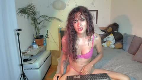 Snapshot of sophielondono21 chatting on January 20, 10:37 pm SofiTrans21 online show from January 20, 10:37 pm