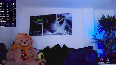 Snapshot of sophiieesweet chatting on September 28, 1:43 pm Sophie Sweet online show from September 28, 1:43 pm