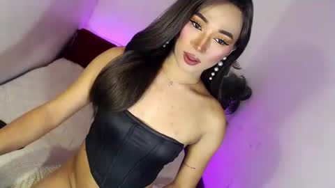 Alora online show from October 20, 5:43 am