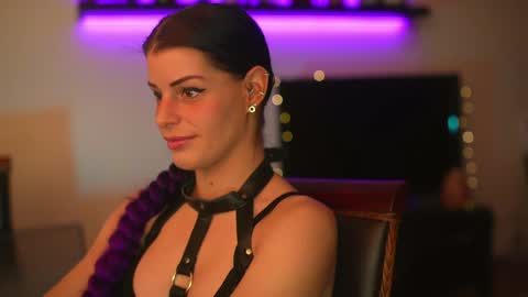 Snapshot of stella_shock chatting on December 13, 5:38 am Stella online show from December 13, 5:38 am