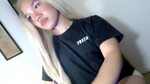 Snapshot of streetlustgirl chatting on February 21, 1:22 am lexie online show from February 21, 1:22 am