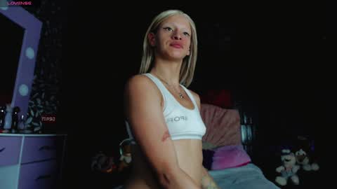 Snapshot of summer__xo chatting on February 2, 6:37 am Summer online show from February 2, 6:37 am