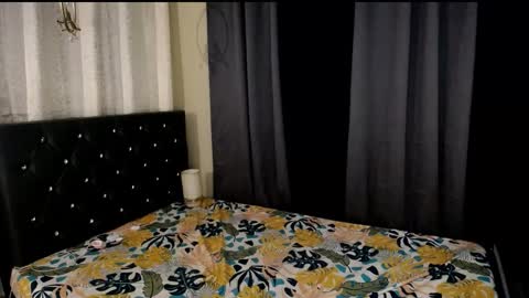 superlatinawild4ux online show from November 27, 7:05 pm