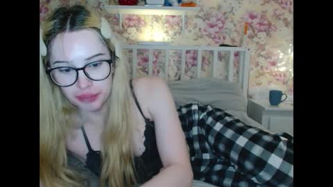 Snapshot of supersuka_147 chatting on September 19, 3:12 am Luna online show from September 19, 3:12 am