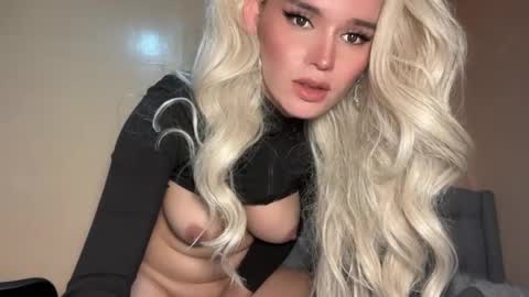 Mia online show from January 6, 2:26 am