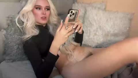 Mia online show from January 11, 3:13 am