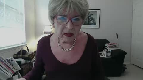 Snapshot of susanandlisa chatting on February 16, 8:44 pm sexualsusan online show from February 16, 8:44 pm