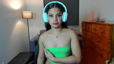 Snapshot of sweet_scarllet12 chatting on December 12, 4:21 pm SCARLLET online show from December 12, 4:21 pm