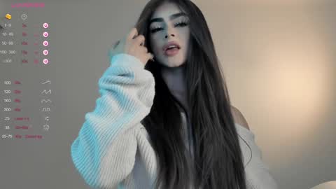Snapshot of sweetest_bella chatting on January 9, 8:33 pm Bella online show from January 9, 8:33 pm