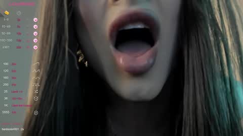 Snapshot of sweetest_bella chatting on February 11, 9:14 pm Bella online show from February 11, 9:14 pm