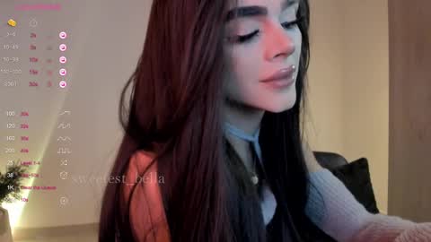 Snapshot of sweetest_bella chatting on October 8, 8:43 pm Bella online show from October 8, 8:43 pm