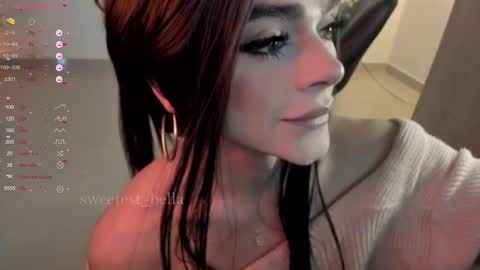 Bella online show from November 18, 8:42 pm