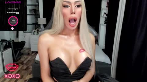 Snapshot of sweetestcandice08 chatting on October 10, 7:59 pm CANDACE online show from October 10, 7:59 pm