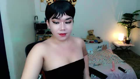 Snapshot of sweetgirl_mayxx chatting on October 8, 9:27 pm May online show from October 8, 9:27 pm