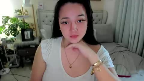 Snapshot of sweethoney369 chatting on September 28, 3:05 am Layla online show from September 28, 3:05 am