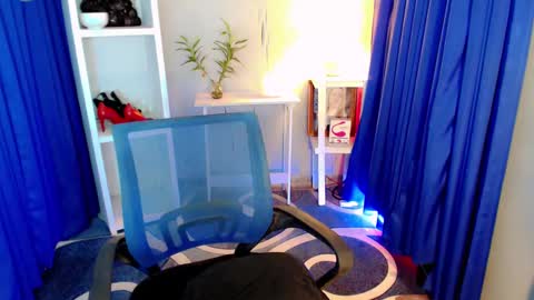 Snapshot of sweetladyapril chatting on February 14, 10:07 am dessiree online show from February 14, 10:07 am