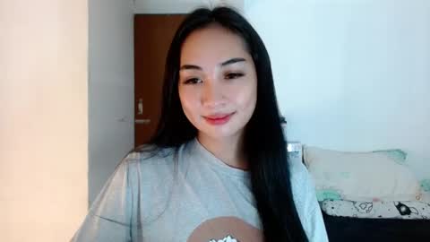 Snapshot of sweetlilly_18 chatting on December 18, 3:11 pm Lilly online show from December 18, 3:11 pm