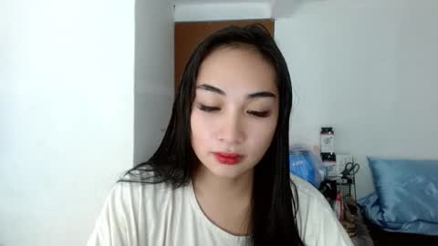 Snapshot of sweetlilly_18 chatting on December 21, 11:11 am Lilly online show from December 21, 11:11 am