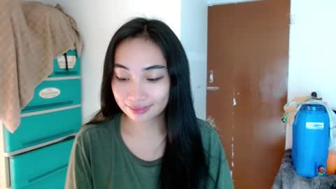 Snapshot of sweetlilly_18 chatting on January 5, 3:21 am Lilly online show from January 5, 3:21 am