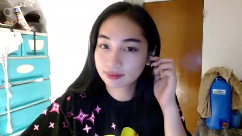 Snapshot of sweetlilly_18 chatting on January 8, 5:59 pm Lilly online show from January 8, 5:59 pm