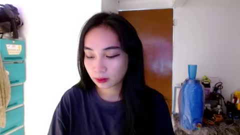 Snapshot of sweetlilly_18 chatting on January 23, 2:44 am Lilly online show from January 23, 2:44 am