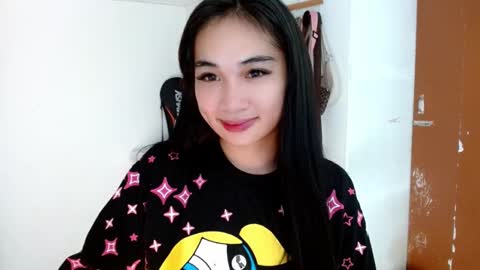 Snapshot of sweetlilly_18 chatting on February 19, 12:00 pm Lilly online show from February 19, 12:00 pm