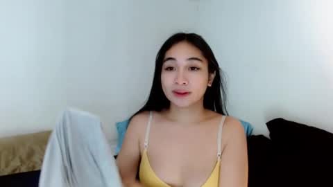 Snapshot of sweetlilly_18 chatting on February 26, 1:53 am Lilly online show from February 26, 1:53 am