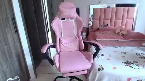 Snapshot of sweetlune chatting on March 1, 5:27 pm SweetLune online show from March 1, 5:27 pm