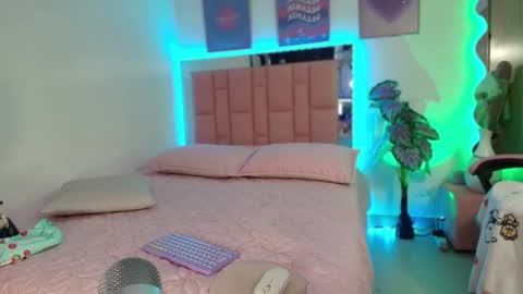 Snapshot of sweetlune chatting on September 27, 9:24 pm SweetLune online show from September 27, 9:24 pm