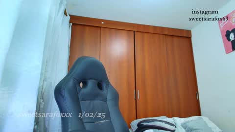 Snapshot of sweetsarafoxxx chatting on February 1, 11:06 pm Sara Sofia Libra online show from February 1, 11:06 pm