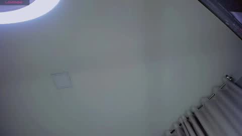 Snapshot of sweett_shinexx chatting on February 13, 11:58 pm angel online show from February 13, 11:58 pm
