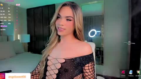 Snapshot of sweett_shinexx chatting on March 8, 7:49 am angel online show from March 8, 7:49 am