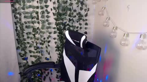 sweetvlada13 online show from June 3, 1:29 am