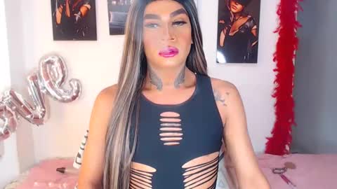 Snapshot of taylorqueen_08 chatting on February 18, 9:54 am taylorqueensex online show from February 18, 9:54 am