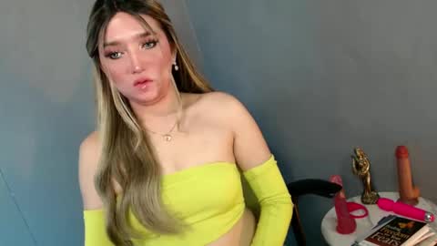 Snapshot of te_amo28 chatting on December 19, 10:10 pm ellaine online show from December 19, 10:10 pm