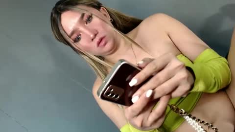 Snapshot of te_amo28 chatting on January 17, 10:27 pm ellaine online show from January 17, 10:27 pm