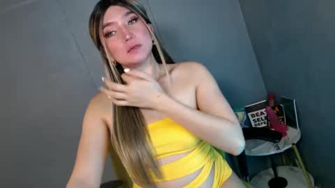 Snapshot of te_amo28 chatting on February 7, 10:09 pm ellaine online show from February 7, 10:09 pm