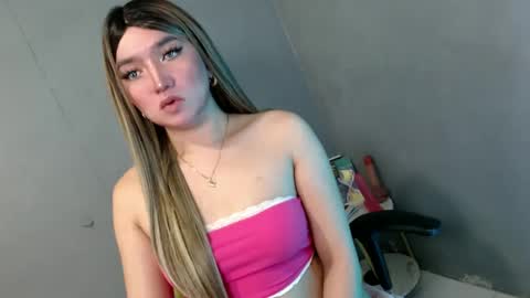 Snapshot of te_amo28 chatting on February 21, 12:05 am ellaine online show from February 21, 12:05 am